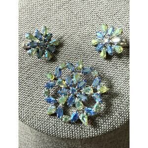 Vtg. B David Signed Blue Green AB Rhinestone Flowers Brooch Pin Earrings Set